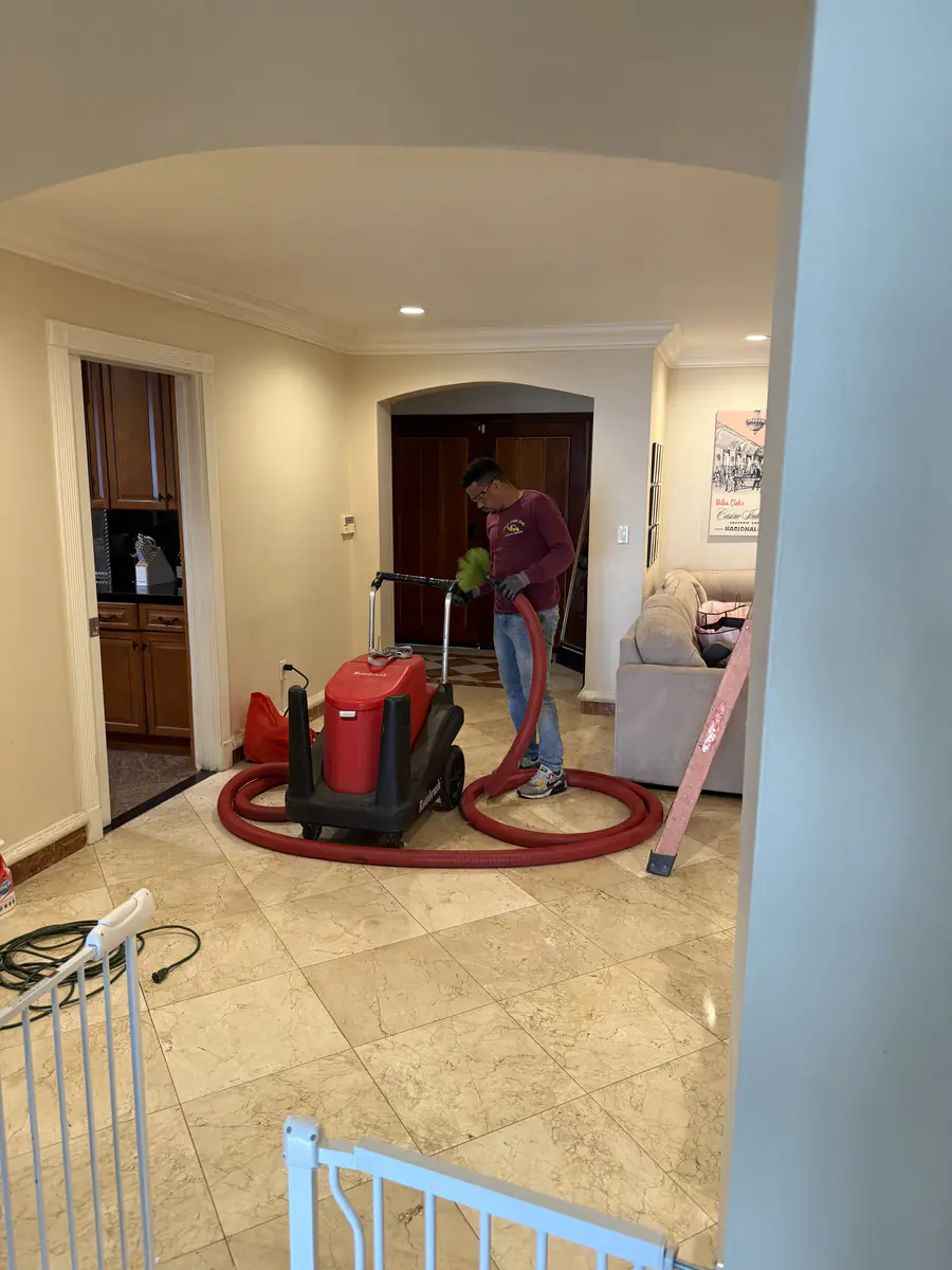 Limpieza profunda de pisos — Ibis Repair Group, South Florida