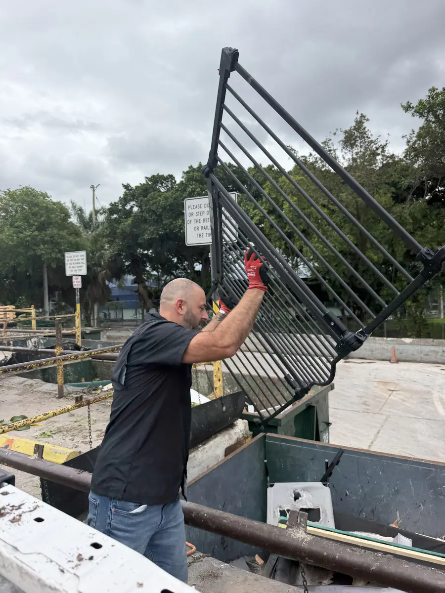 Retiro comercial — Ibis Repair Group, South Florida