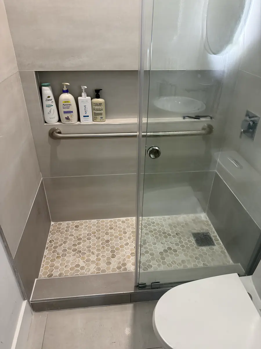 Finished glass shower — Ibis Repair Group, South Florida