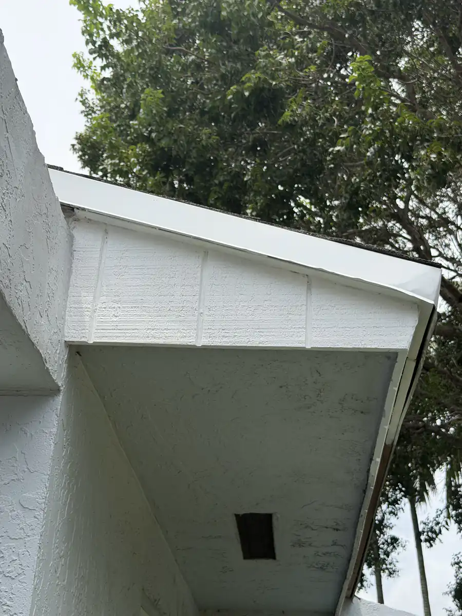 Finished soffit and eave — Ibis Repair Group, South Florida